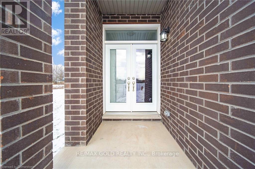 3 Caroline Street, Welland, Ontario  L3B 0J8 - Photo 3 - X12264945