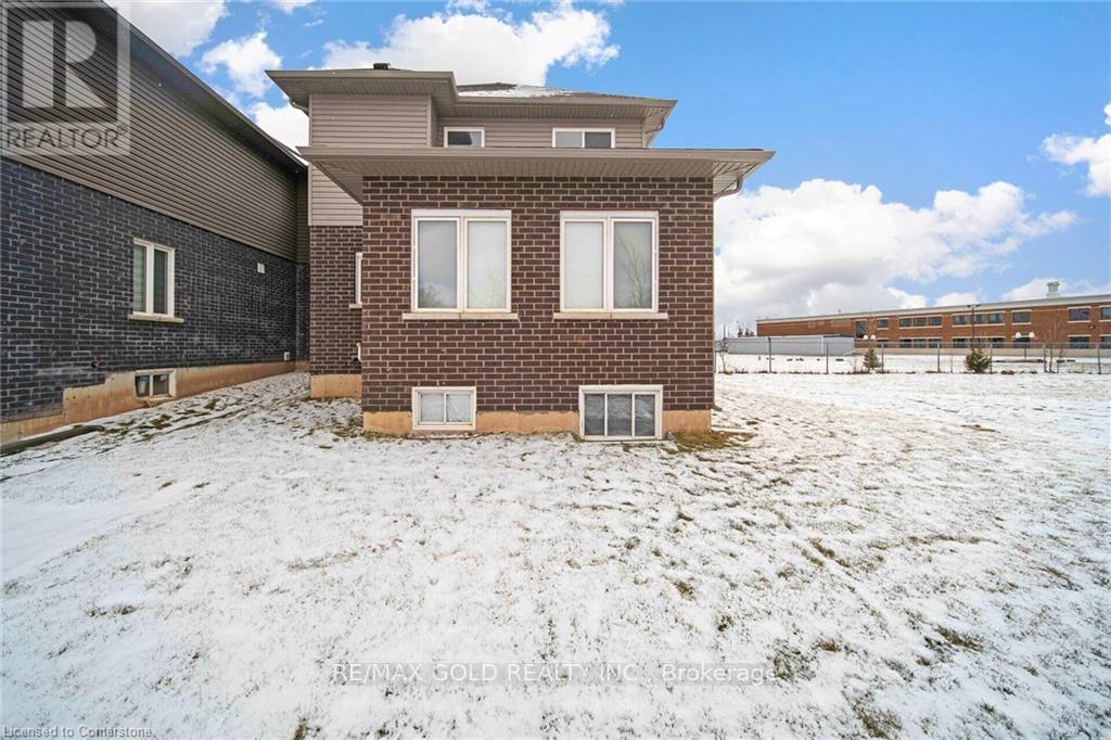 3 Caroline Street, Welland, Ontario  L3B 0J8 - Photo 35 - X12264945
