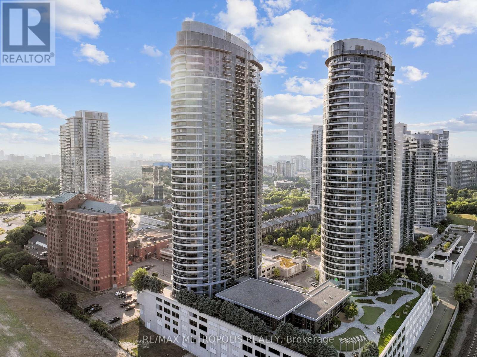 816 - 135 VILLAGE GREEN SQUARE, Toronto, Ontario