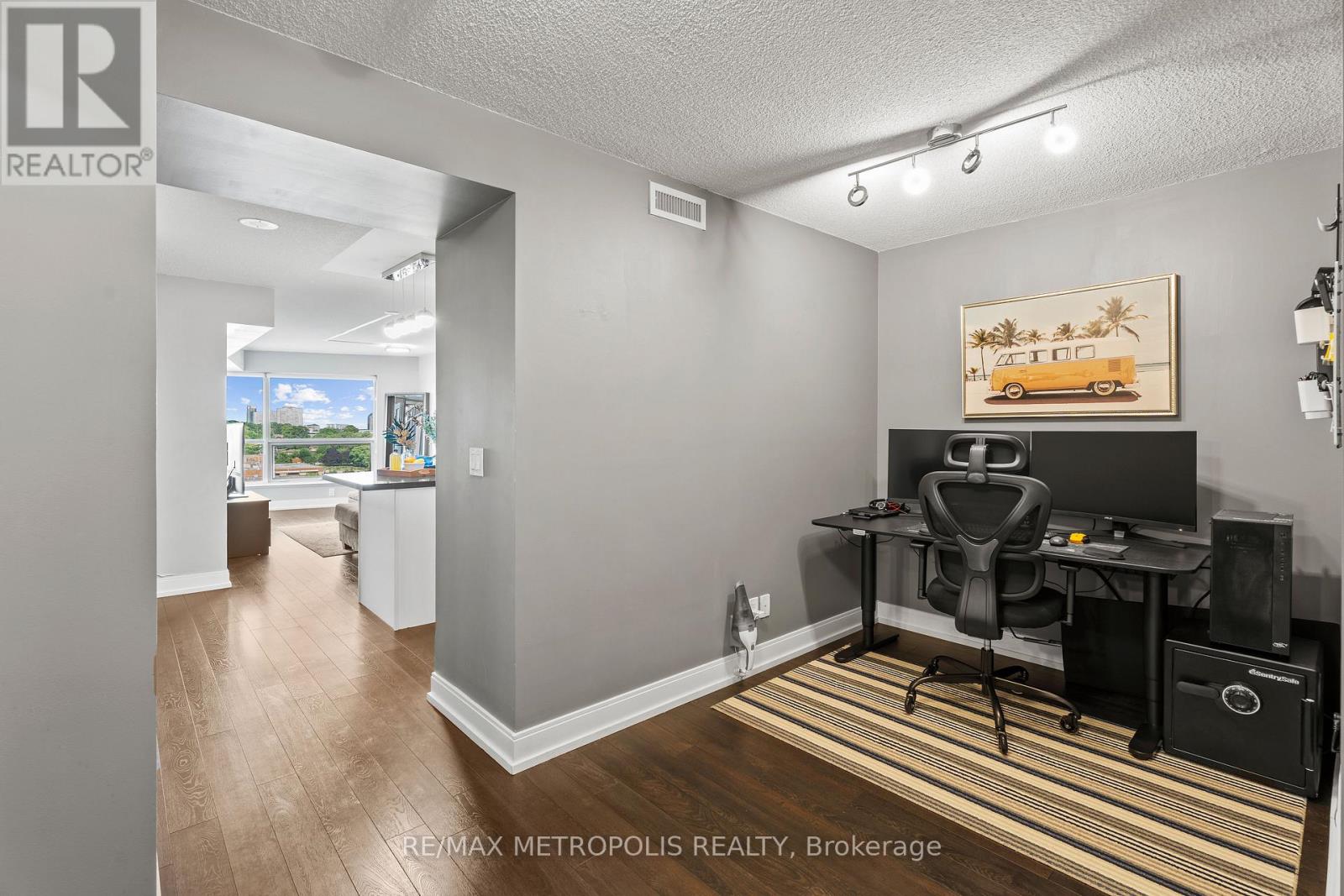 816 - 135 Village Green Square, Toronto, Ontario  M1S 0G4 - Photo 4 - E12273199