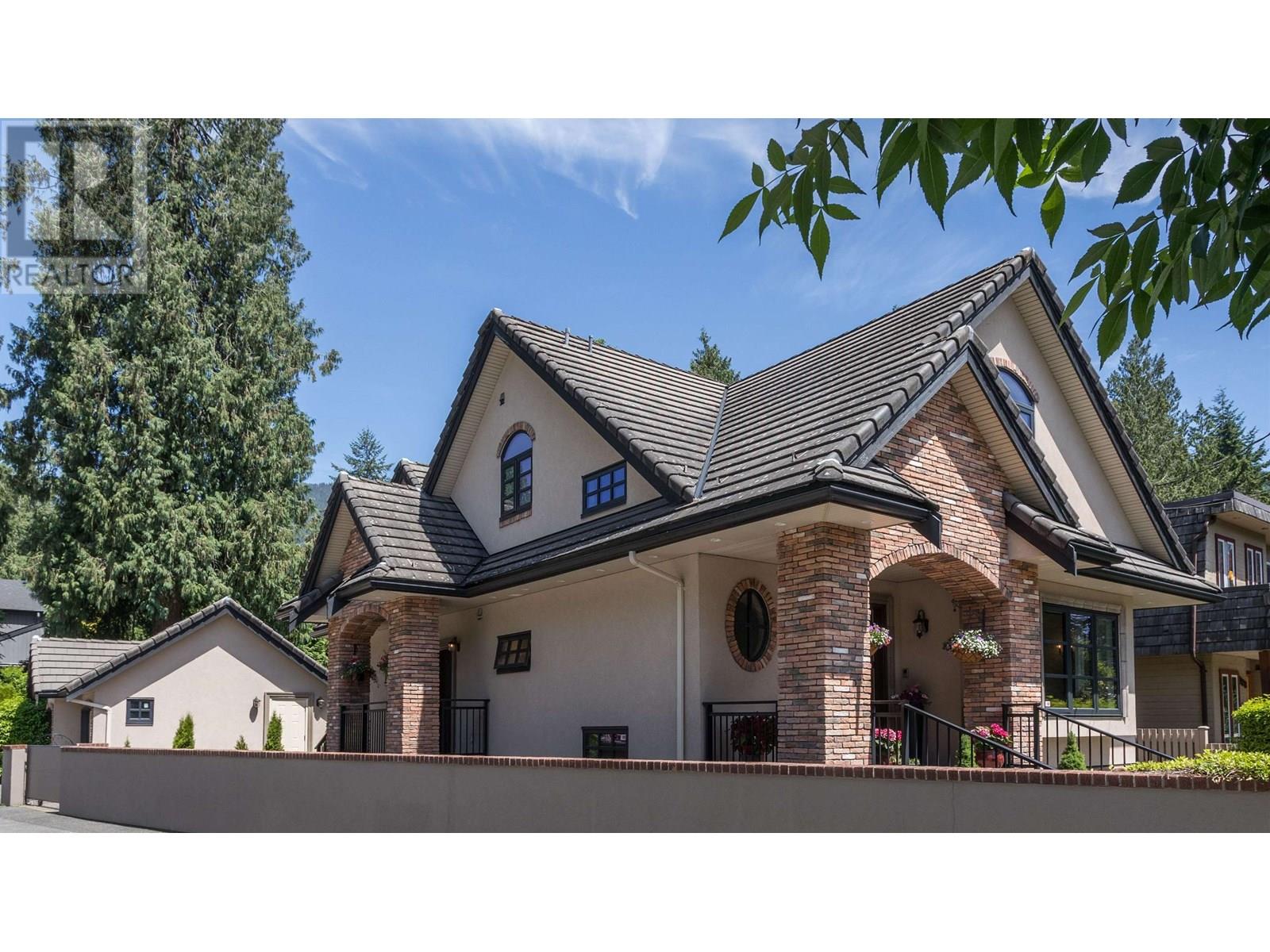 1134 MONTROYAL BOULEVARD, north vancouver, British Columbia V7R2H7