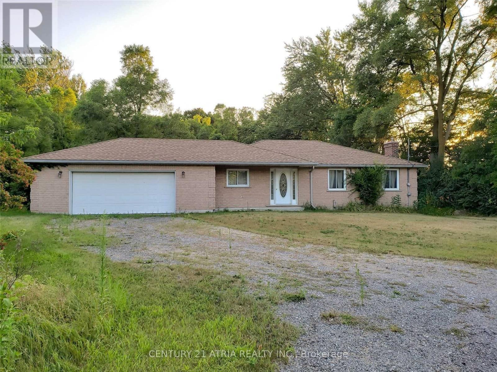 19452 Holland Landing Road, East Gwillimbury (Holland Landing), Ontario  L9N 1M8 - Photo 1 - N12273210