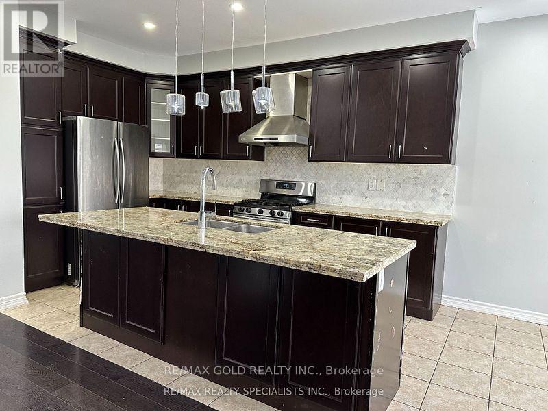 292 Remembrance Drive, Brampton, Ontario  L7A 4J3 - Photo 10 - W12273242