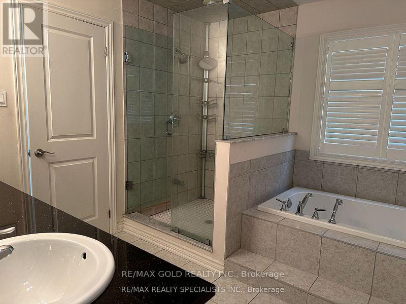292 Remembrance Drive, Brampton, Ontario  L7A 4J3 - Photo 15 - W12273242