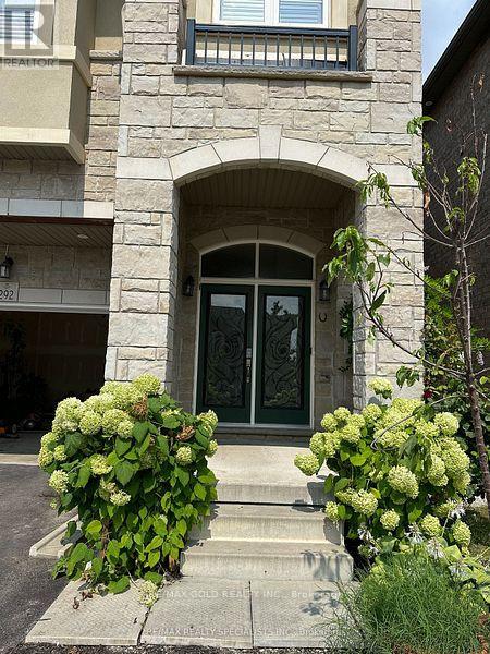 292 Remembrance Drive, Brampton, Ontario  L7A 4J3 - Photo 2 - W12273242