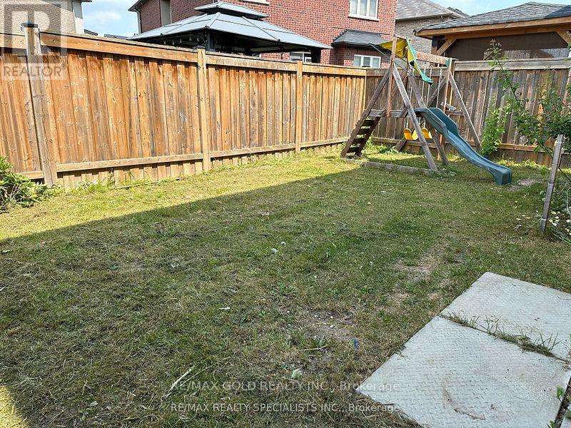 292 Remembrance Drive, Brampton, Ontario  L7A 4J3 - Photo 22 - W12273242