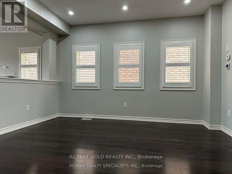 292 Remembrance Drive, Brampton, Ontario  L7A 4J3 - Photo 8 - W12273242