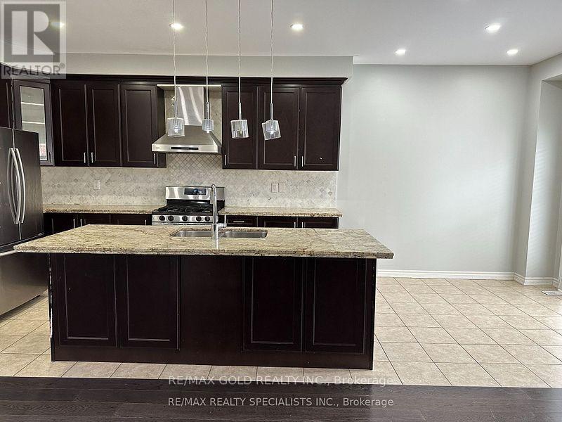 292 Remembrance Drive, Brampton, Ontario  L7A 4J3 - Photo 9 - W12273242