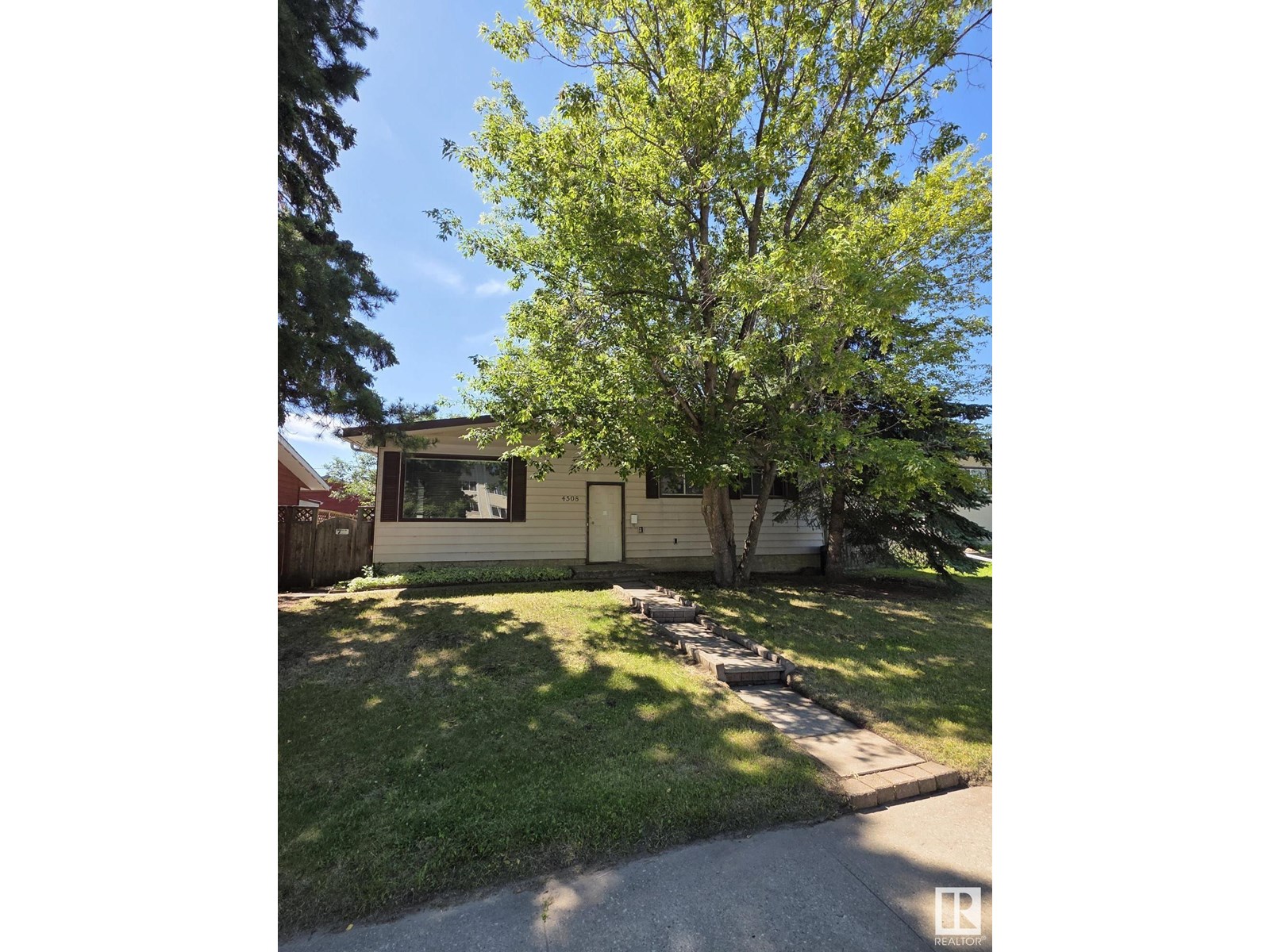 Property at 4508 44 AV image 1