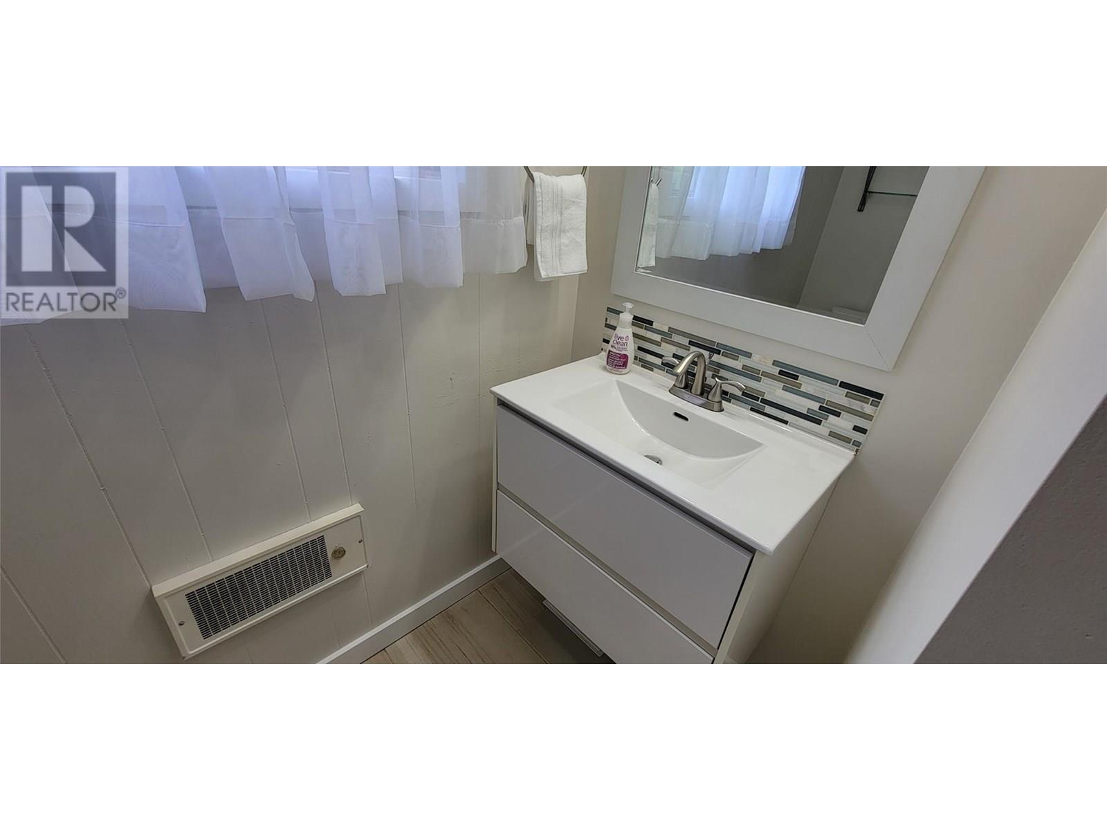 6222 Slocan River Road, Winlaw, British Columbia  V0G 2J0 - Photo 18 - 10348428