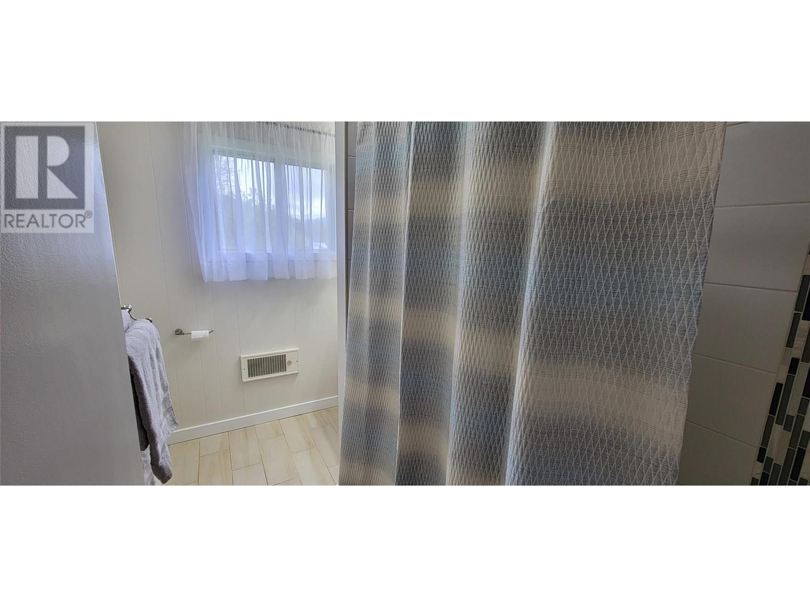 6222 Slocan River Road, Winlaw, British Columbia  V0G 2J0 - Photo 16 - 10348428