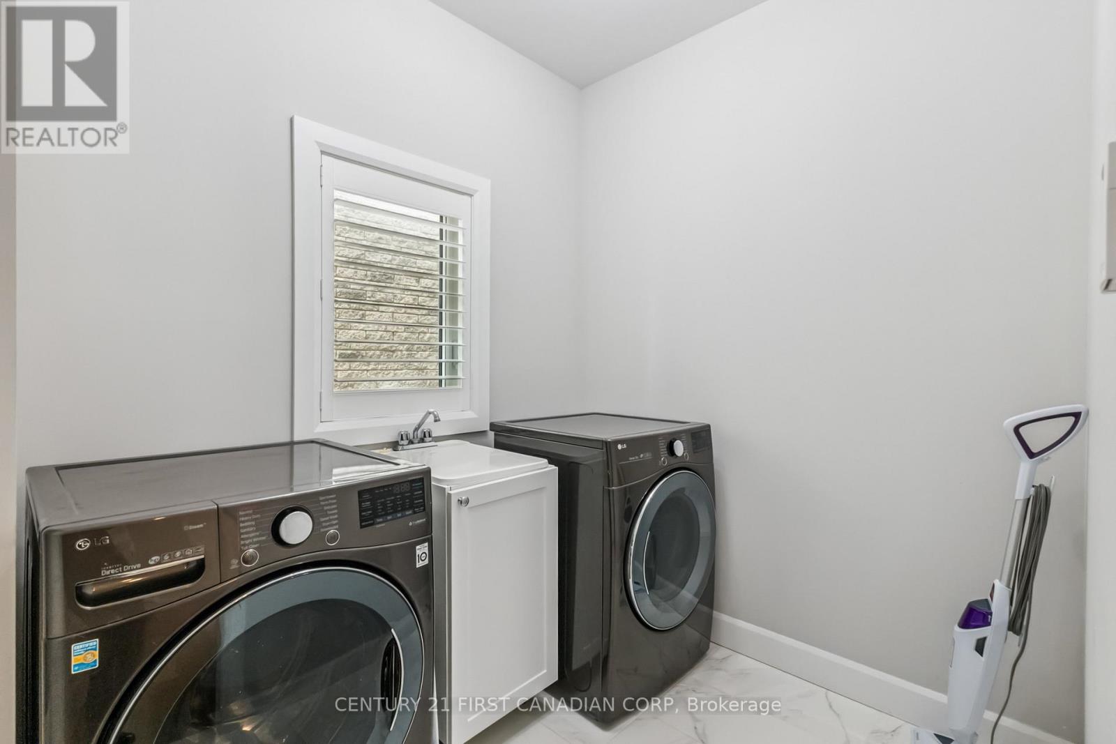 3443 Emily Carr Lane, London South, Ontario  N6G 0L2 - Photo 38 - X12273541