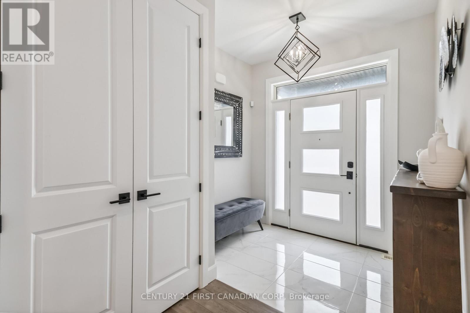 3443 Emily Carr Lane, London South, Ontario  N6G 0L2 - Photo 6 - X12273541