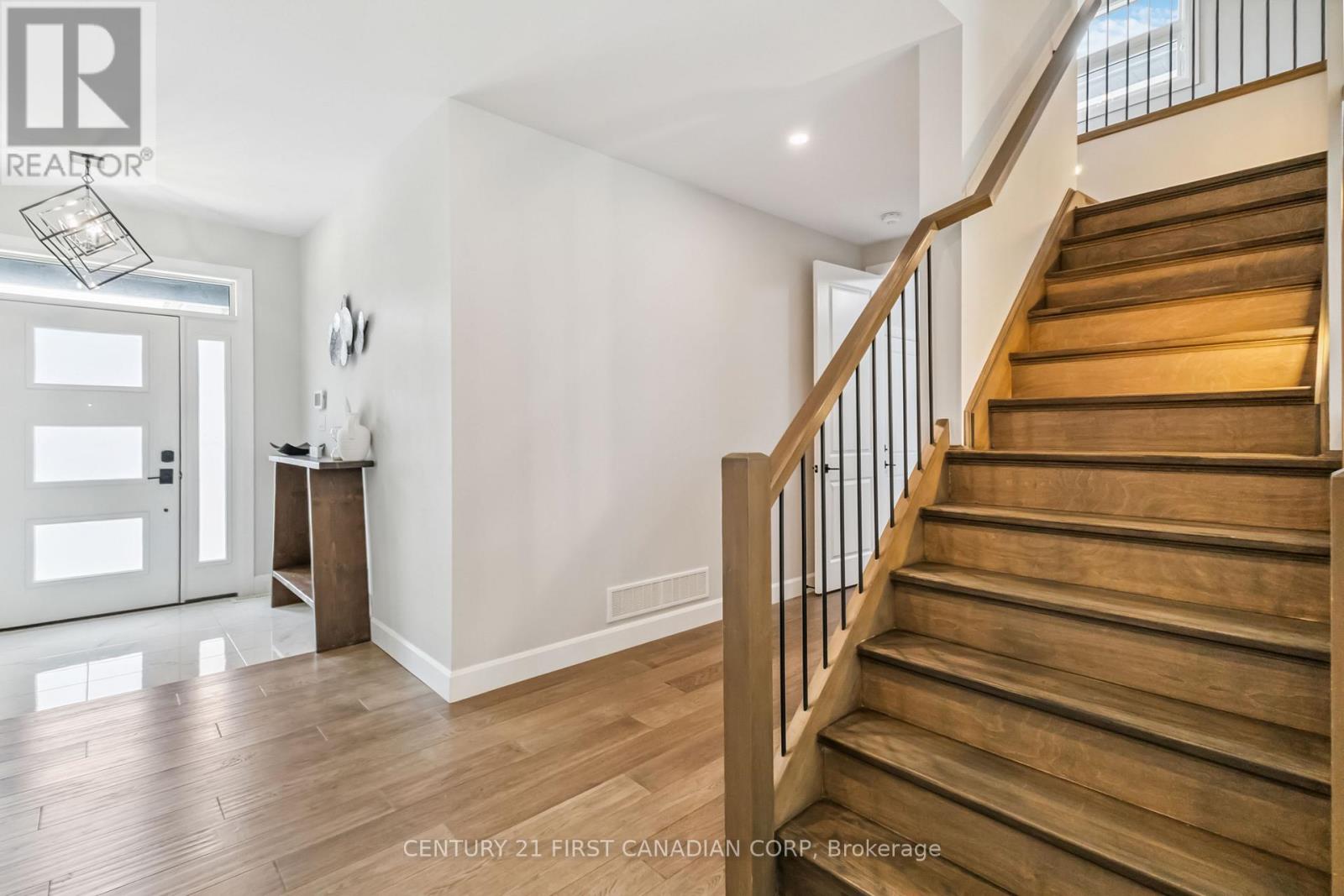 3443 Emily Carr Lane, London South, Ontario  N6G 0L2 - Photo 8 - X12273541