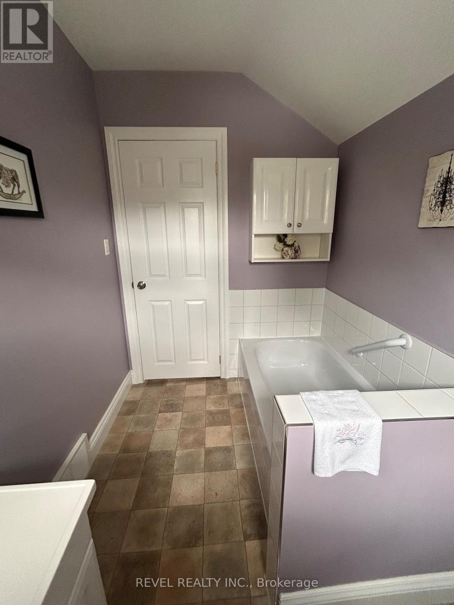 102 Twelfth Avenue, Cochrane, Ontario  P0L 1C0 - Photo 16 - T12273458