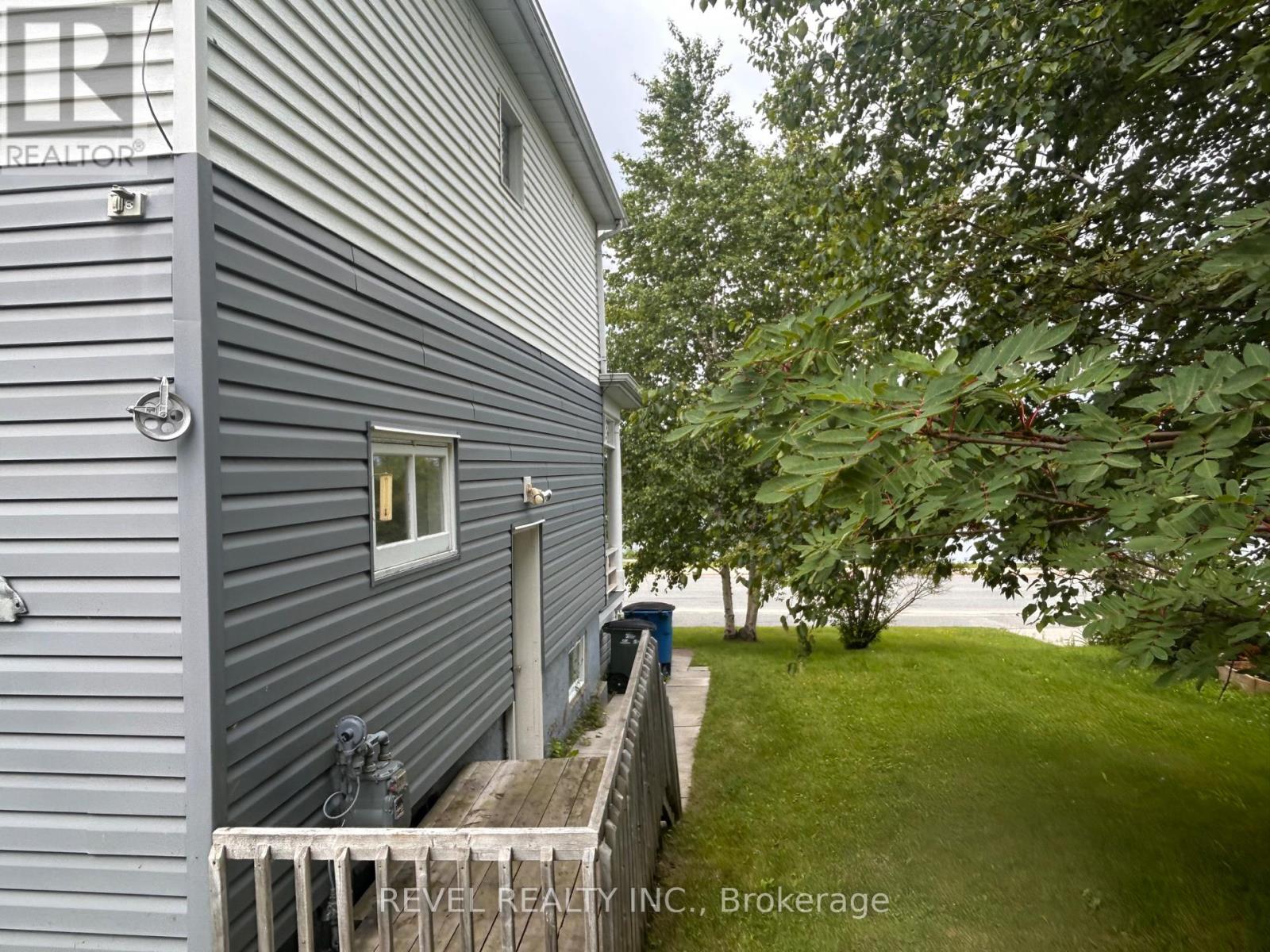 102 Twelfth Avenue, Cochrane, Ontario  P0L 1C0 - Photo 3 - T12273458