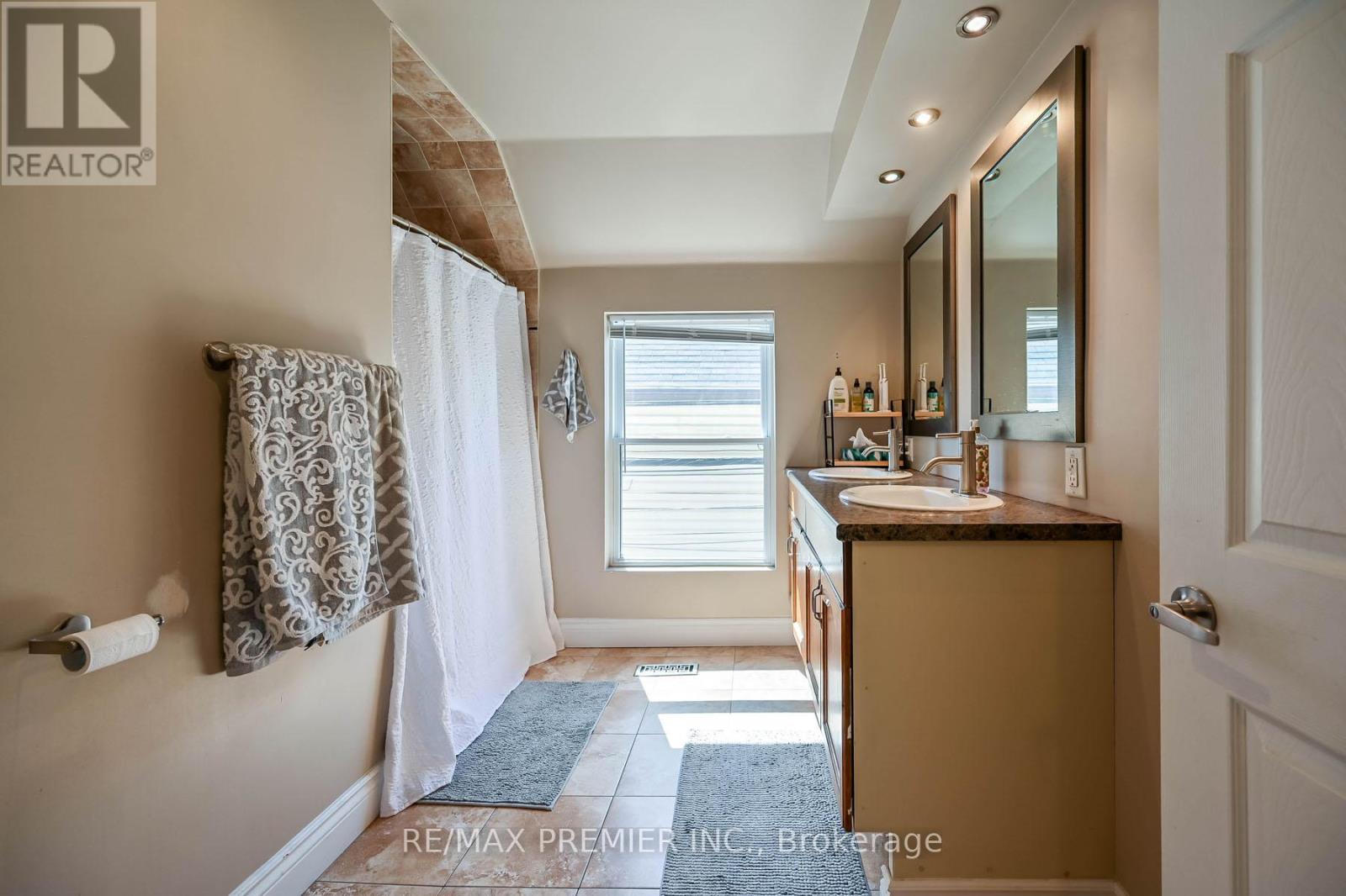 53 Douglas Avenue, Hamilton, Ontario  L8L 5R2 - Photo 11 - X12273222
