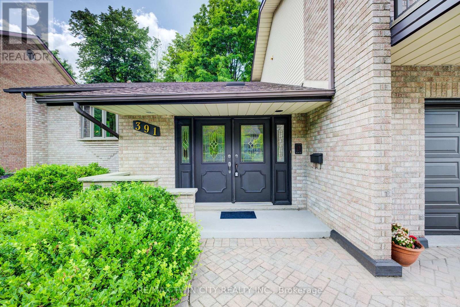 Property at 391 NORTHLAKE DRIVE image 3