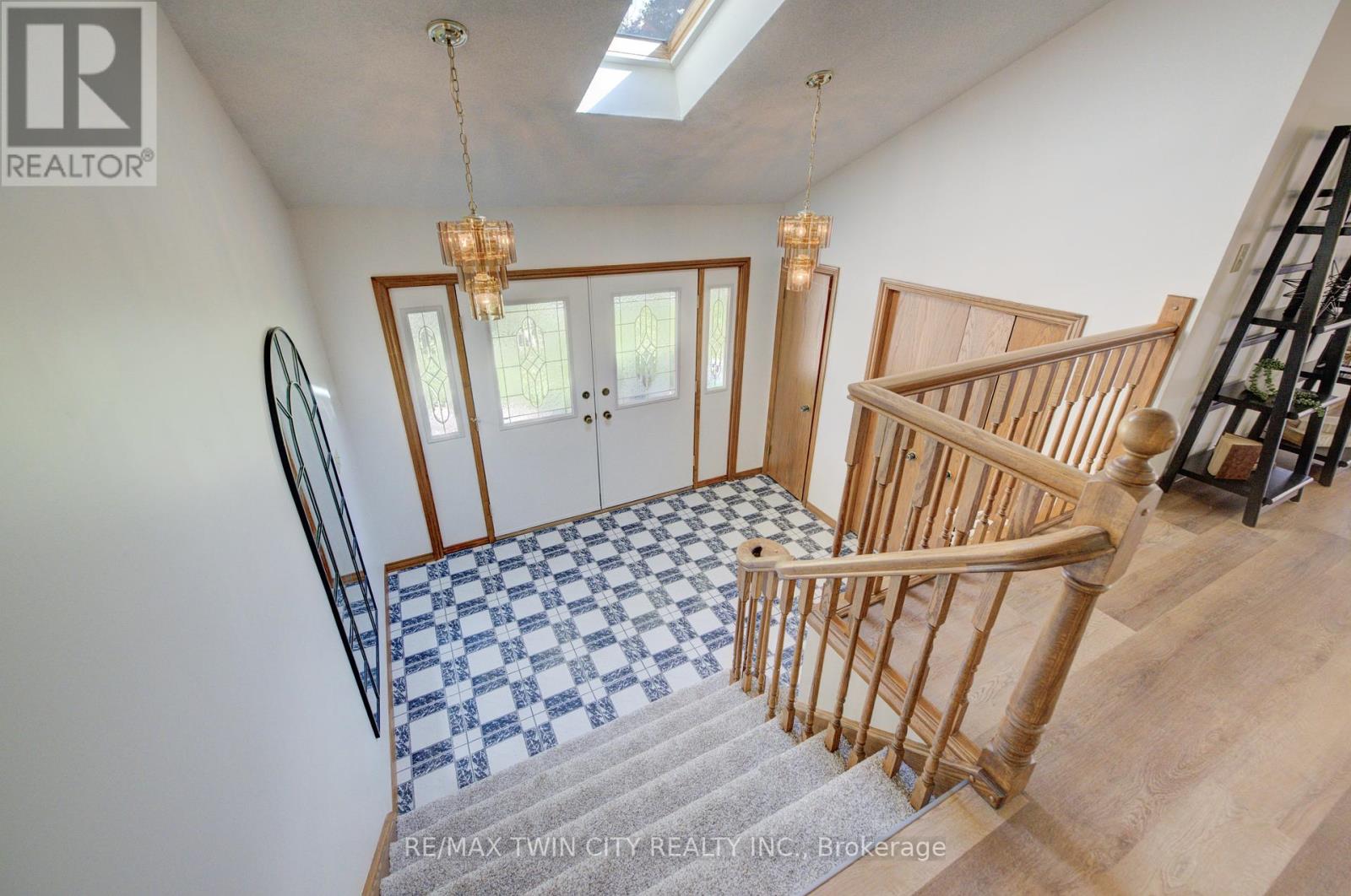 Property at 391 NORTHLAKE DRIVE image 4