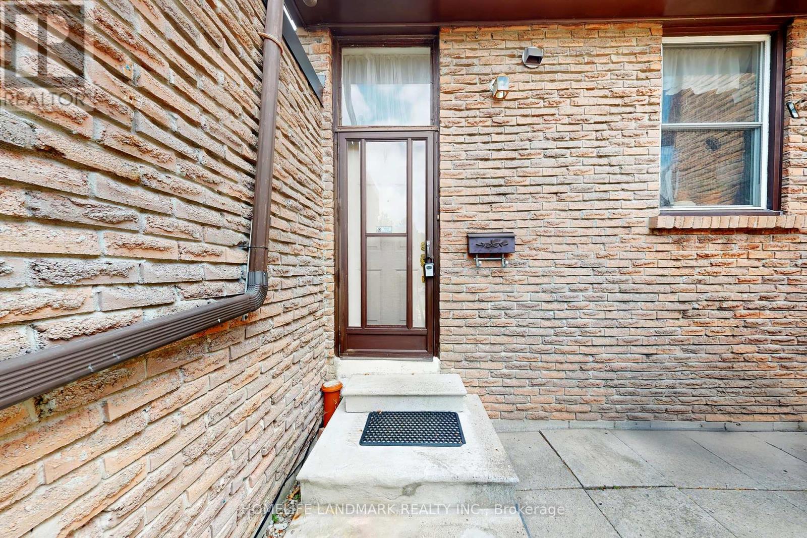 Property at 32 L'AMOREAUX DRIVE image 3