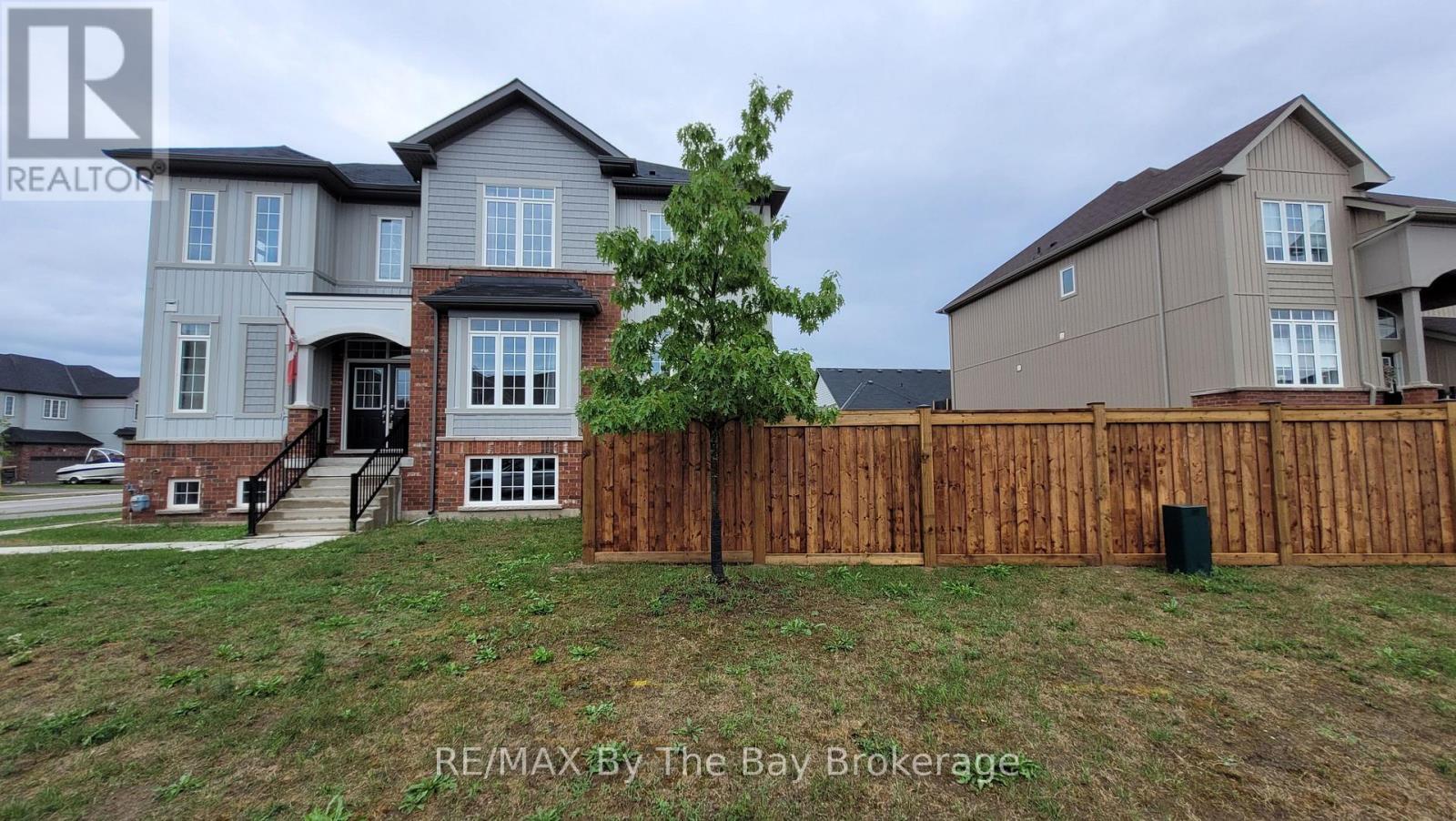 218 Roy Drive, Clearview (Stayner), Ontario  L0M 1S0 - Photo 3 - S12273579