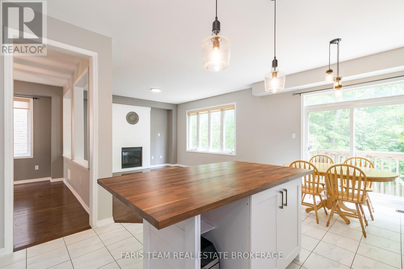 1025 Abram Court, Innisfil, Ontario  L9S 0K3 - Photo 7 - N12273371