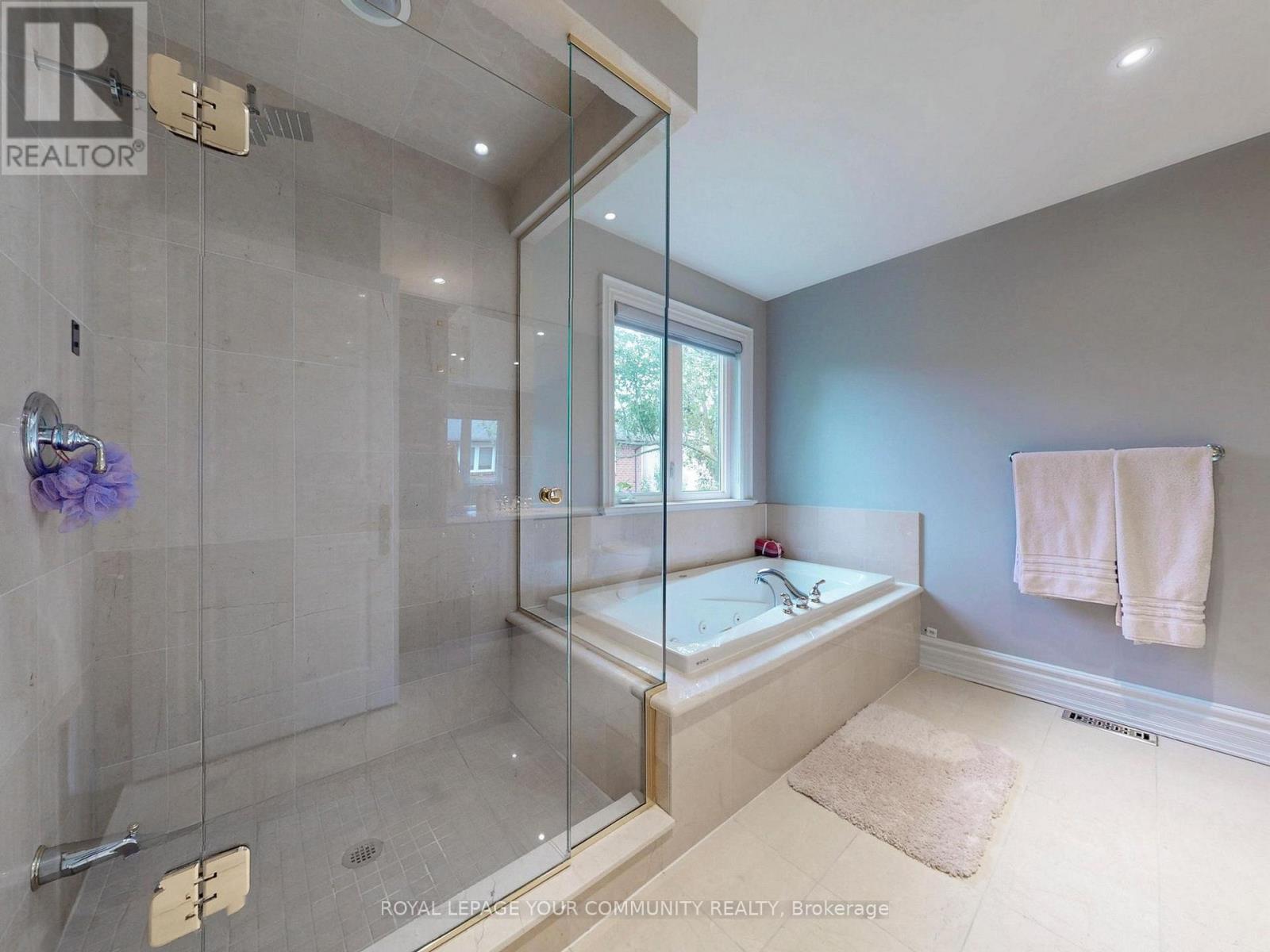 5 Trilogy Court, Richmond Hill (South Richvale), Ontario  L4C 0M4 - Photo 37 - N12273379