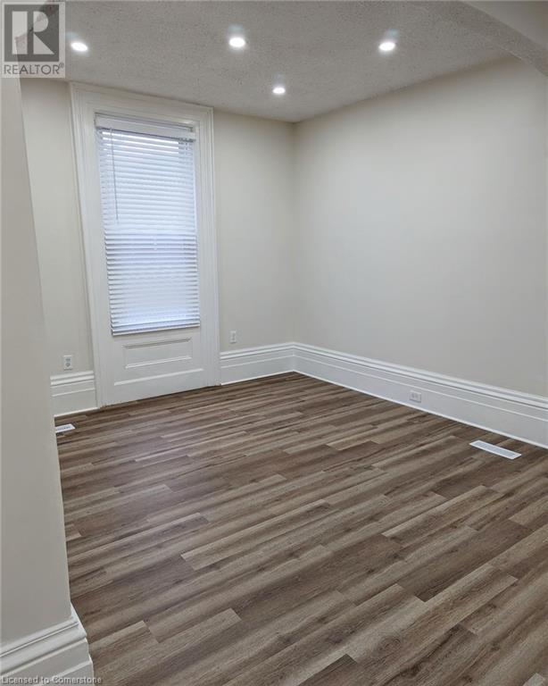Property at 21 SARAH Street image 4