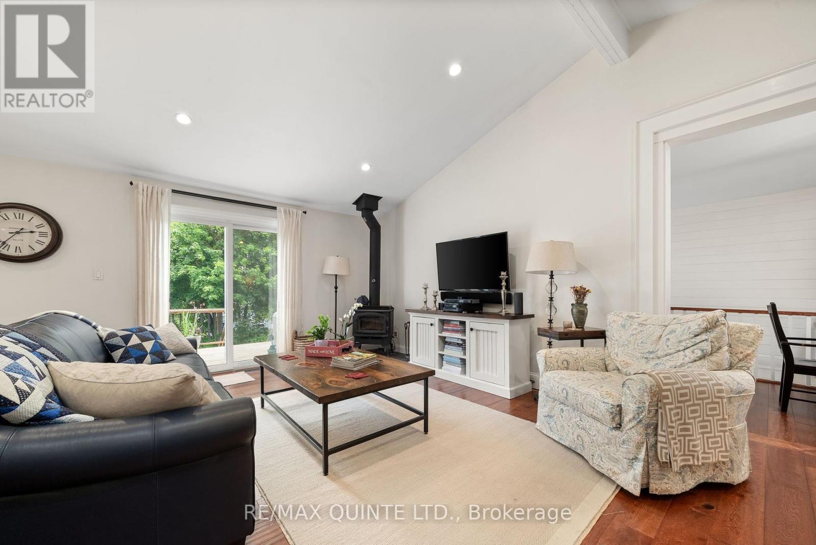 14 Eastern Avenue, Prince Edward County (Ameliasburg Ward), Ontario  K8N 4Z1 - Photo 11 - X12273581