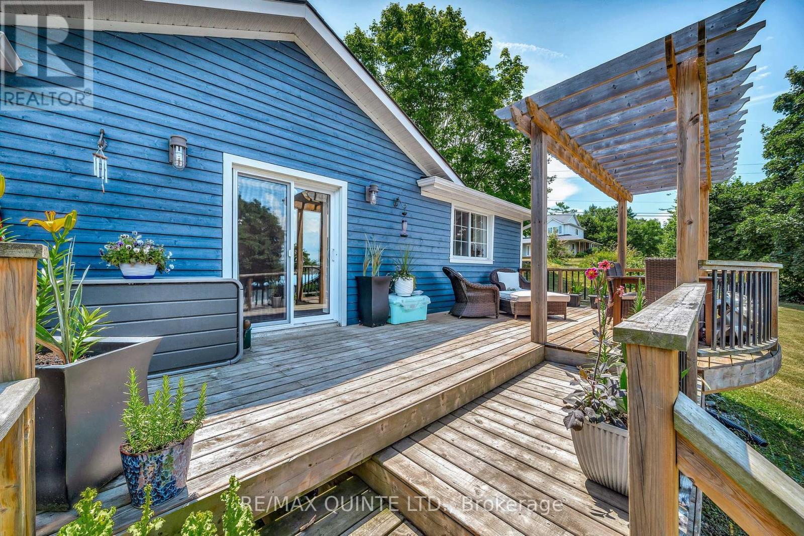 14 Eastern Avenue, Prince Edward County (Ameliasburg Ward), Ontario  K8N 4Z1 - Photo 37 - X12273581