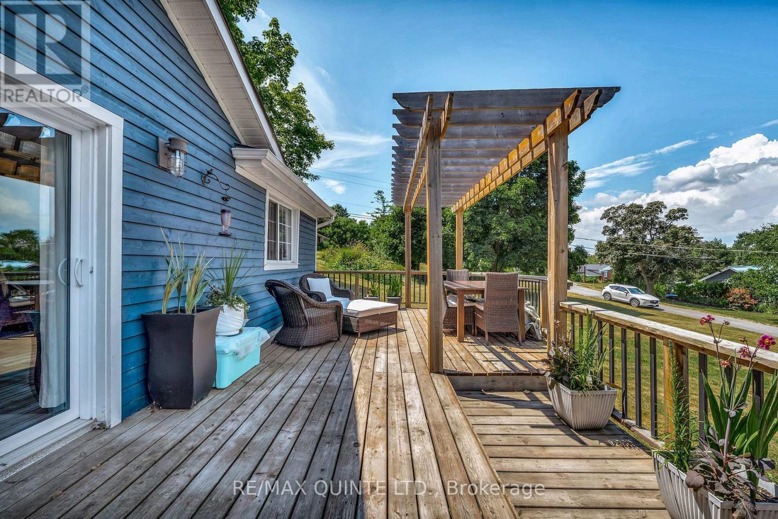 14 Eastern Avenue, Prince Edward County (Ameliasburg Ward), Ontario  K8N 4Z1 - Photo 38 - X12273581