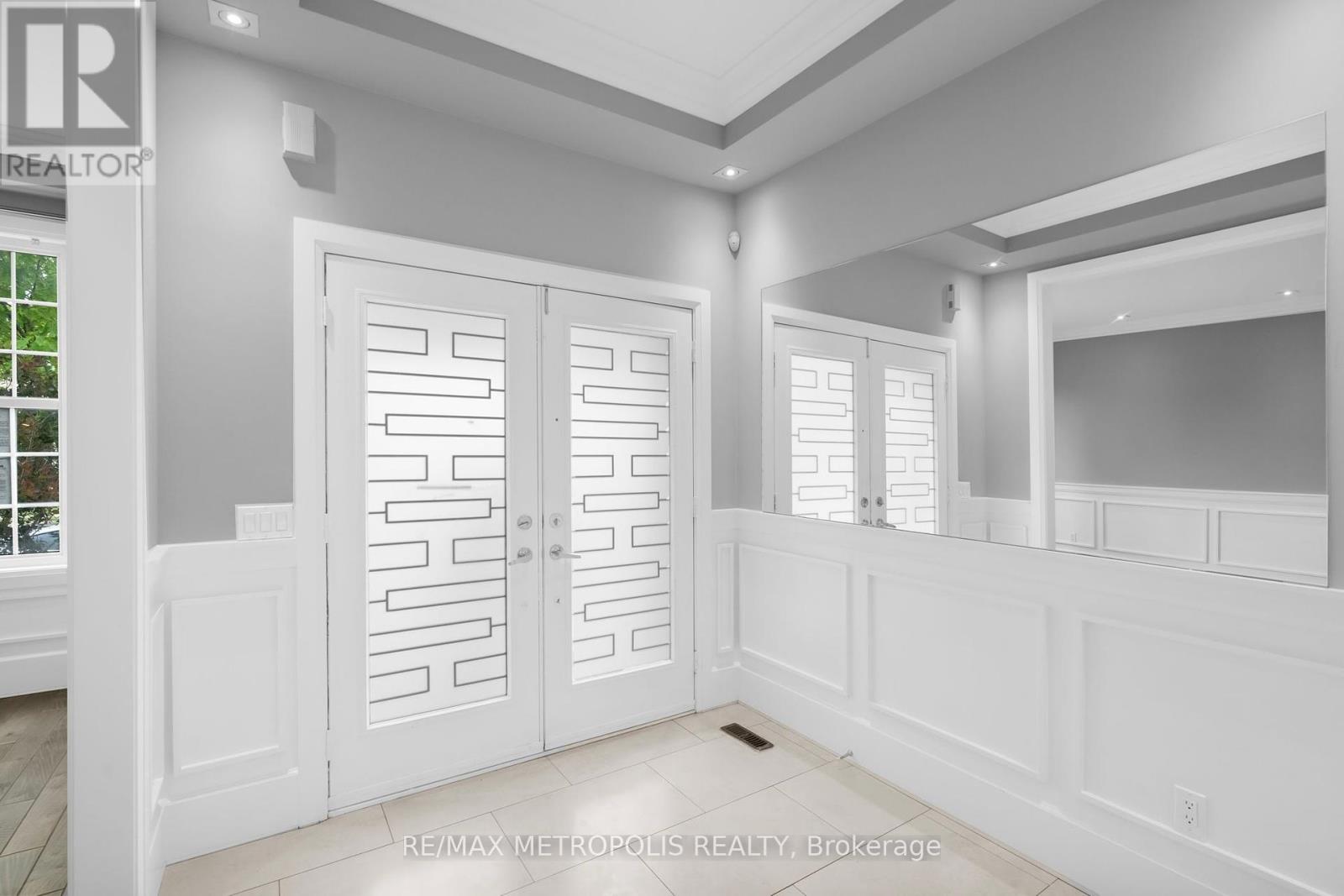 Property at 16 EIFFEL BOULEVARD image 3