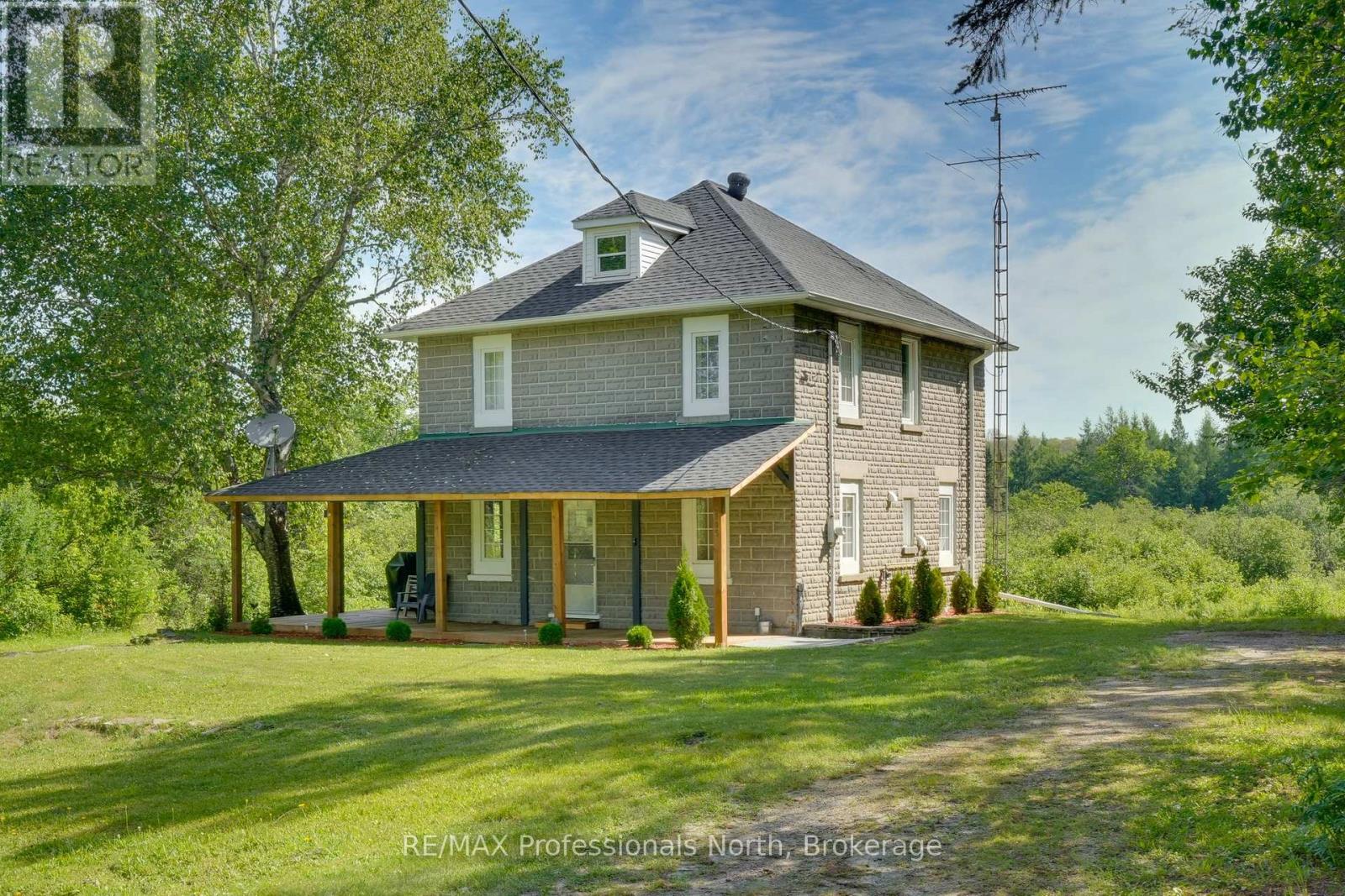 905 Starratt Road, Ryerson, Ontario  P0A 1C0 - Photo 2 - X12273574