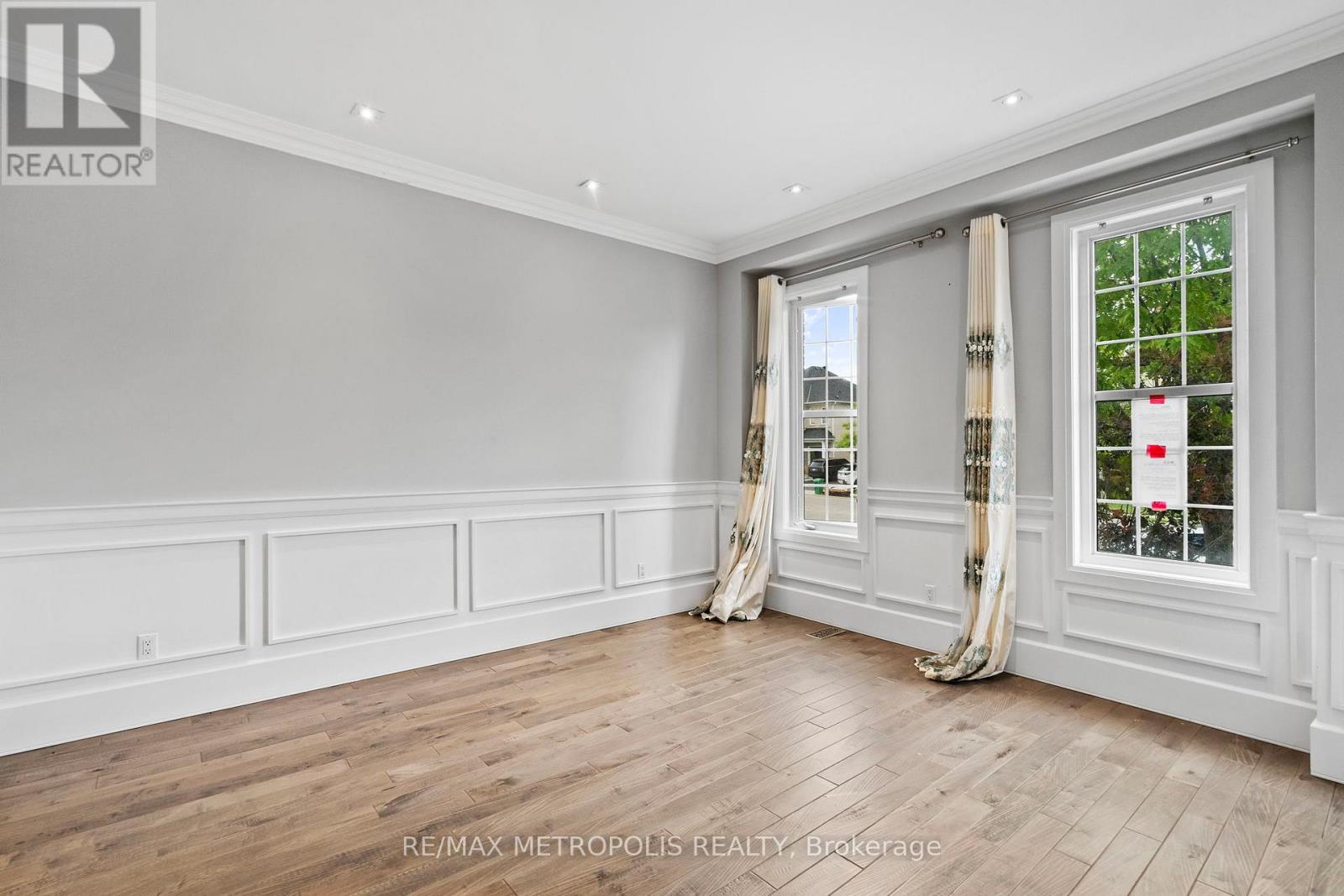 Property at 16 EIFFEL BOULEVARD image 5