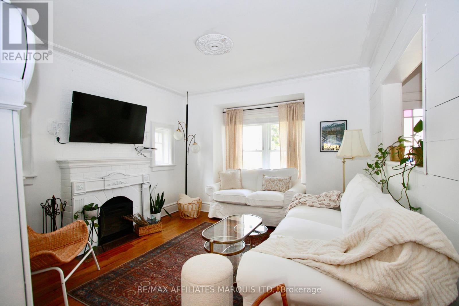 Property at 444 YORK STREET image 3
