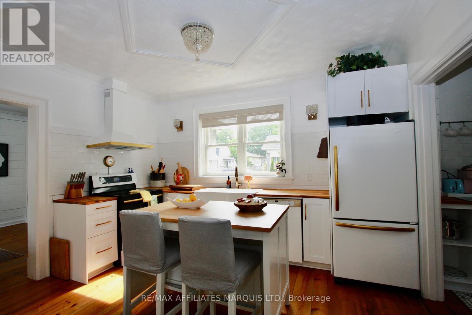 Property at 444 YORK STREET image 5