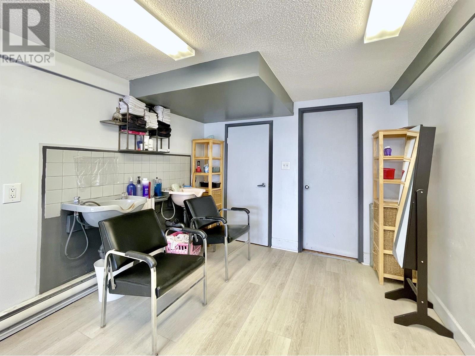 2 851 Gibsons Way, Gibsons, British Columbia  V0N 1V7 - Photo 4 - C8070630