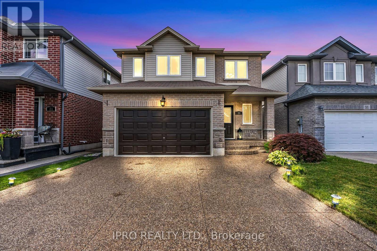 Property at 25 STONEGLEN WAY image 1