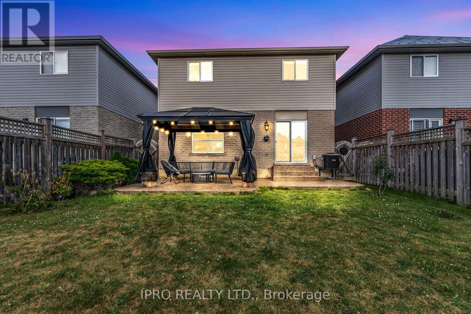 Property at 25 STONEGLEN WAY image 2