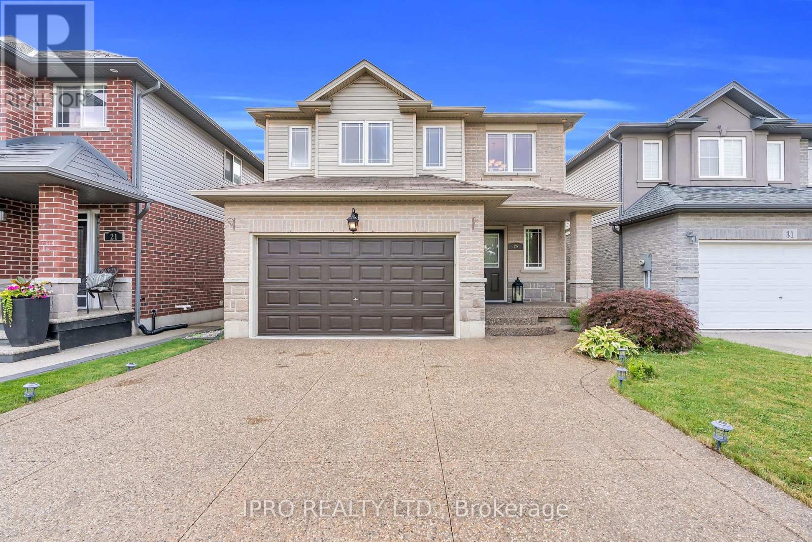 Property at 25 STONEGLEN WAY image 3