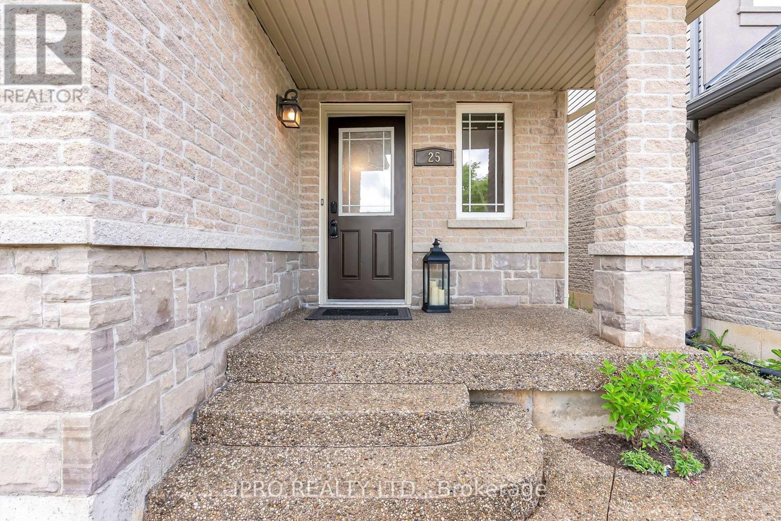 Property at 25 STONEGLEN WAY image 5