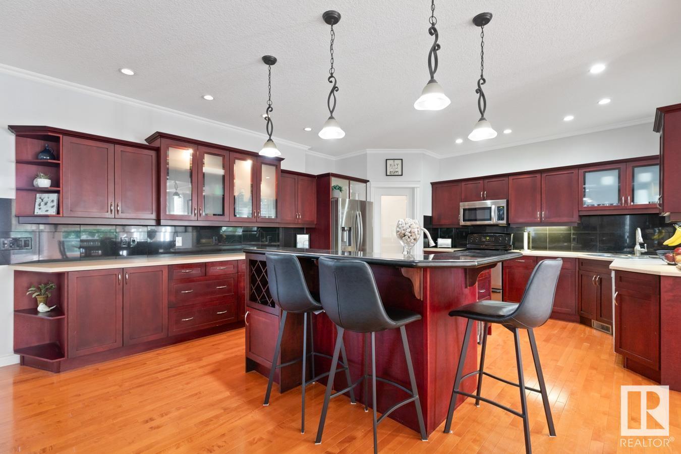 Property at 549 HIGHLAND DR image 3