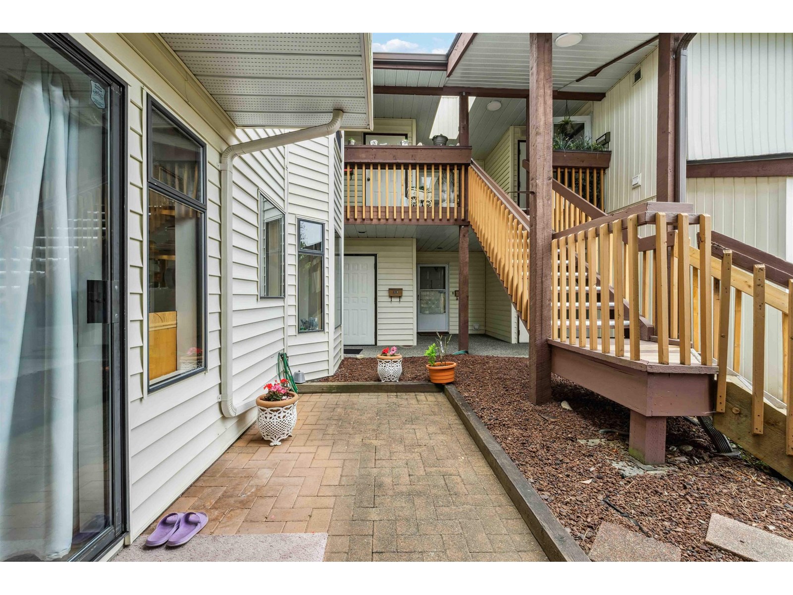 Property at 113 15153 98TH AVENUE image 3