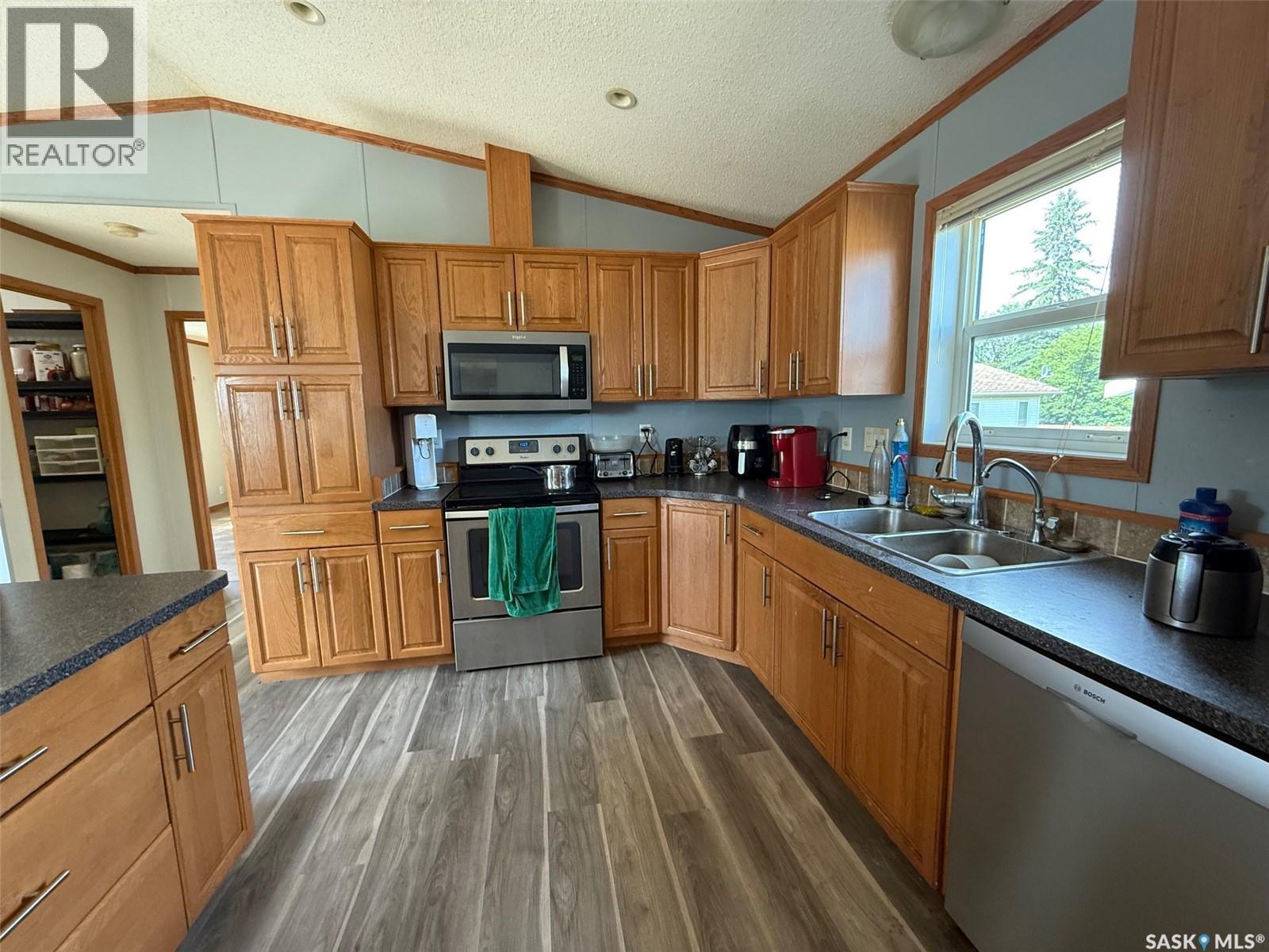 708 Main Street, Maymont, Saskatchewan  S0M 1T0 - Photo 3 - SK012084