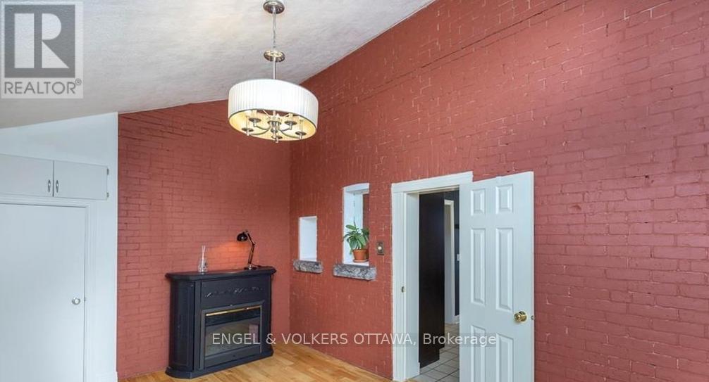 219 Cobourg Street, Ottawa, Ontario  K1N 8H9 - Photo 10 - X12273610