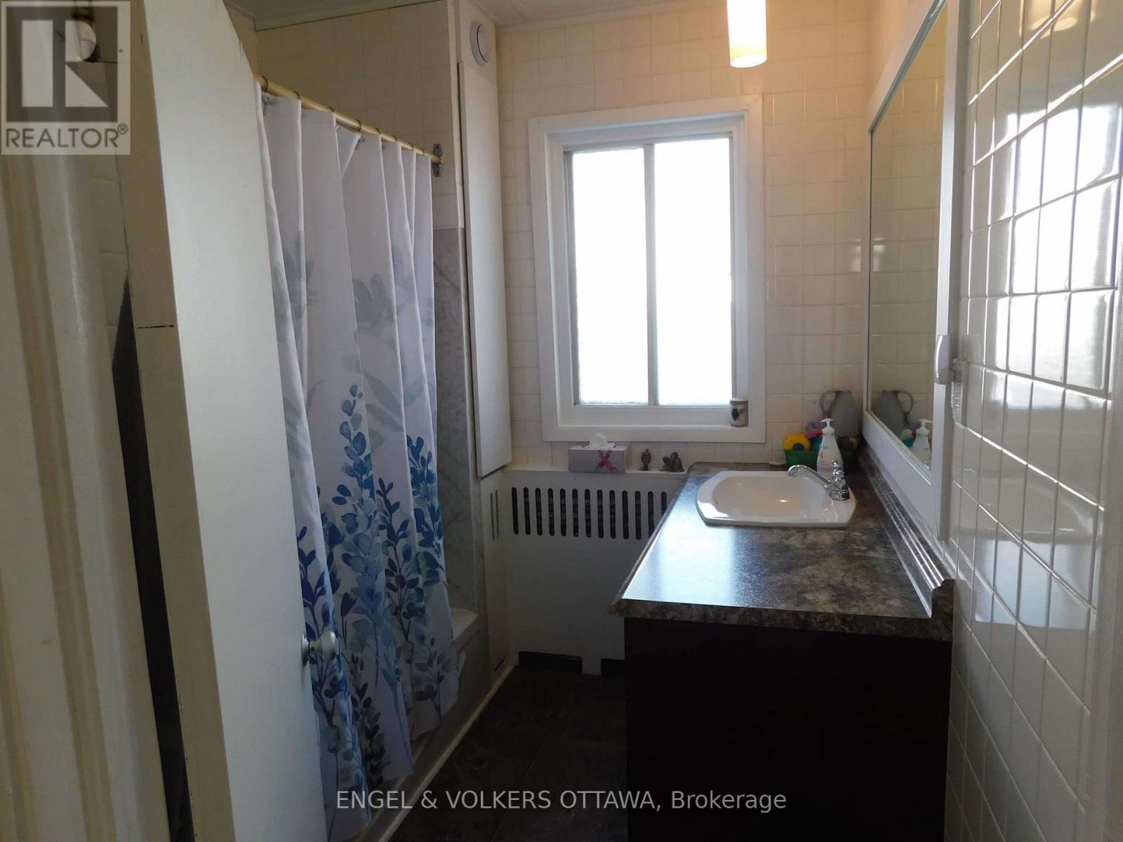 219 Cobourg Street, Ottawa, Ontario  K1N 8H9 - Photo 17 - X12273610