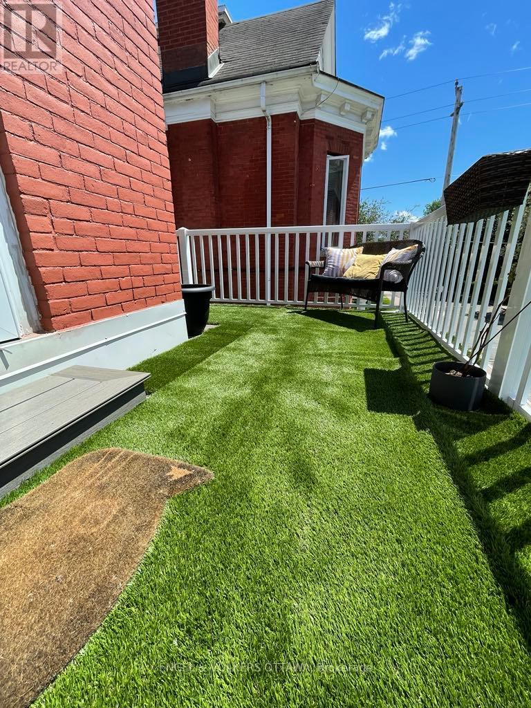 219 Cobourg Street, Ottawa, Ontario  K1N 8H9 - Photo 19 - X12273610
