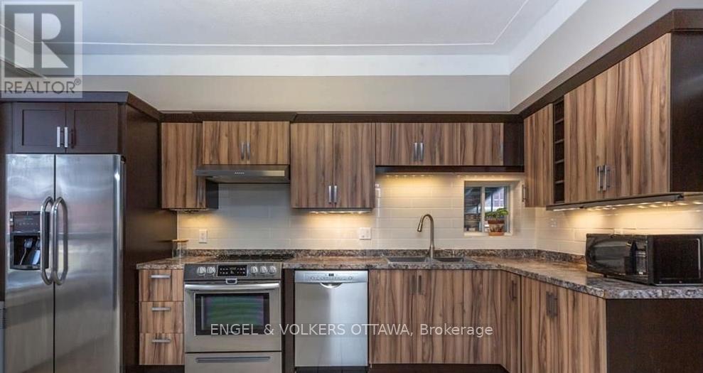 219 Cobourg Street, Ottawa, Ontario  K1N 8H9 - Photo 7 - X12273610
