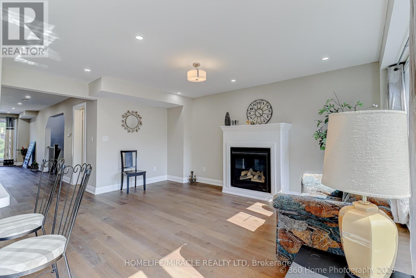 688a Midland Avenue, Toronto, Ontario  M1K 4C6 - Photo 7 - E12273575