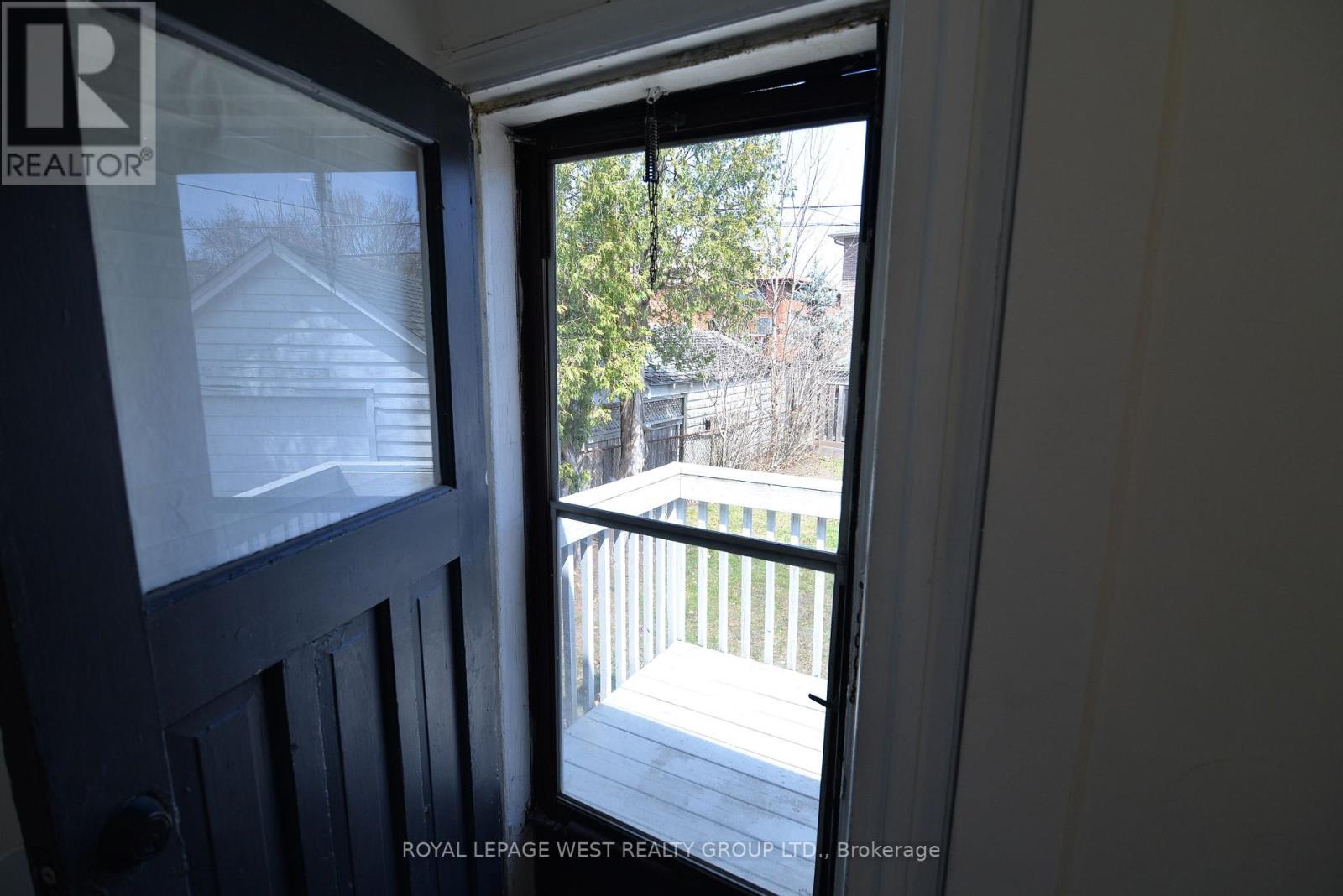 Property at 905 ISLINGTON AVENUE image 5